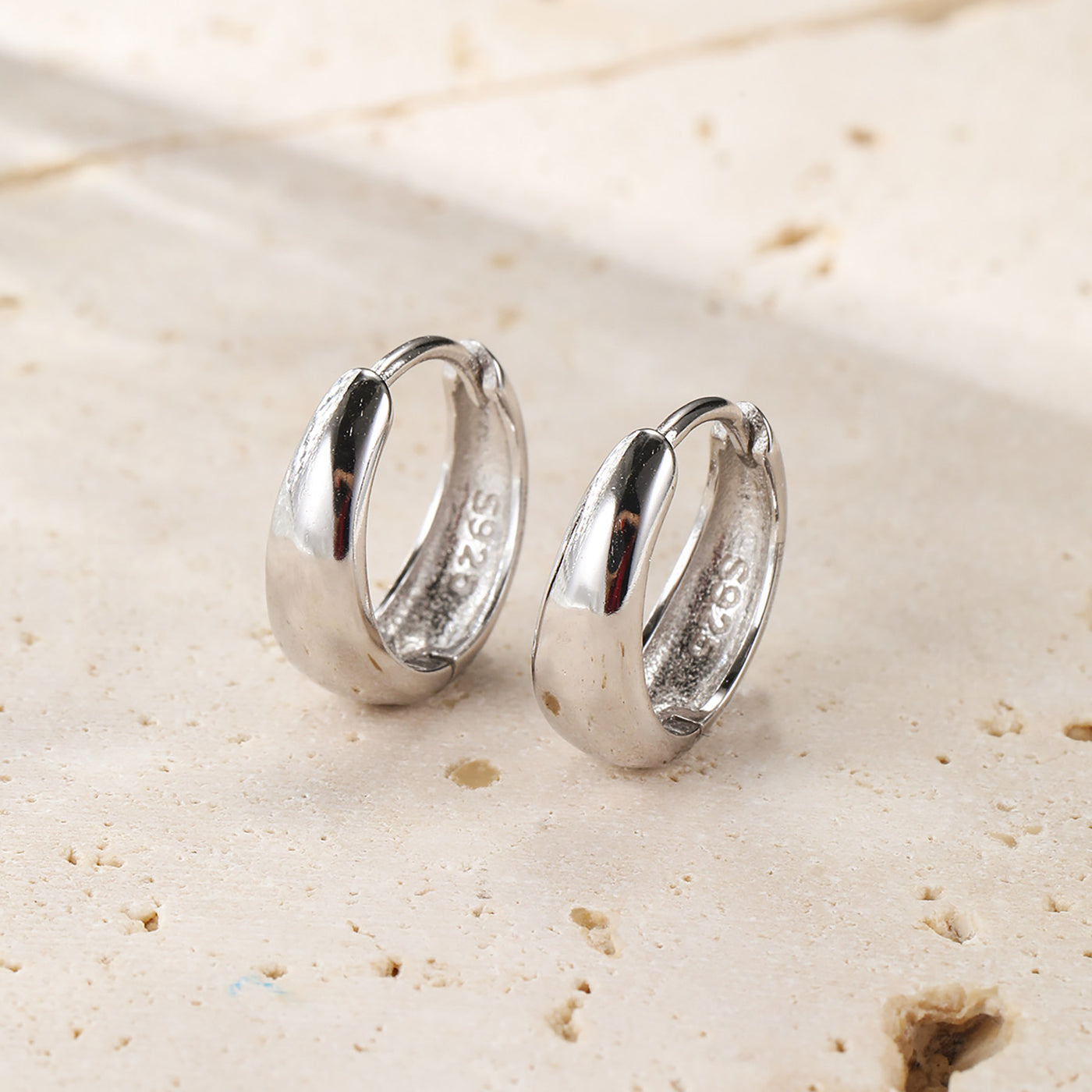 Boucles d’Oreilles Créoles Petit Dome Sterling Argent