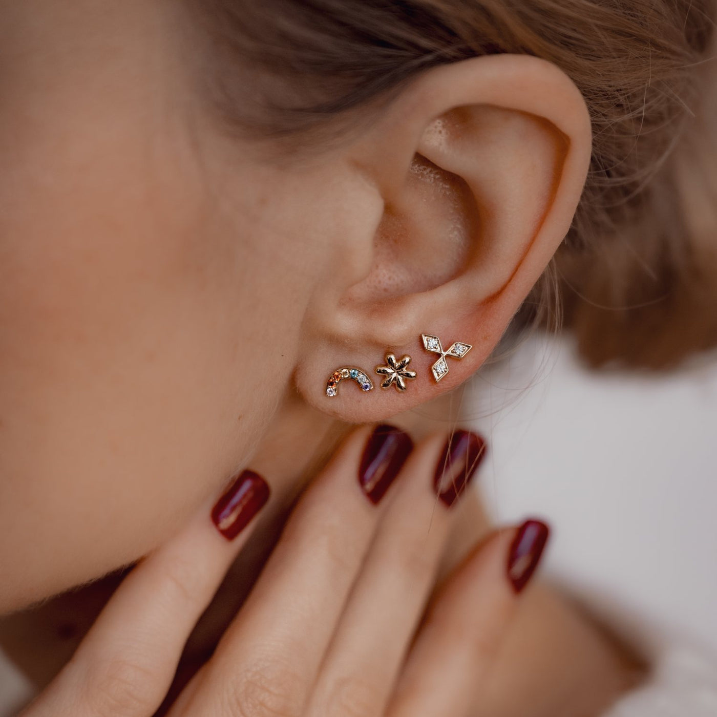 Emerging Stud Earrings 9K Gold