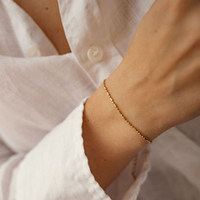 Stab und Kugel Armband in Gold