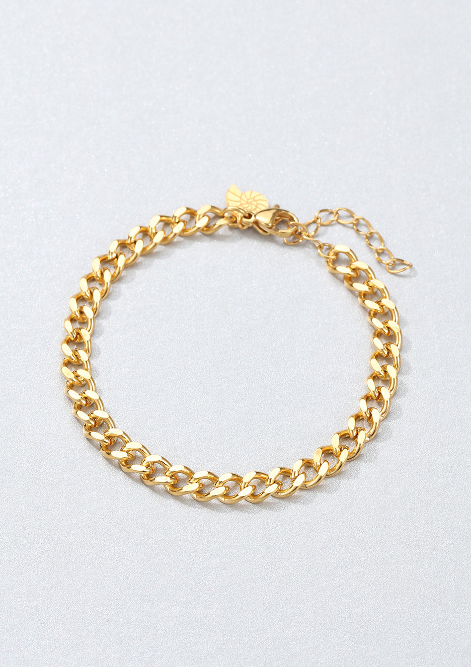 Brazalete de Cadena de Bordillo Gruesa en Oro