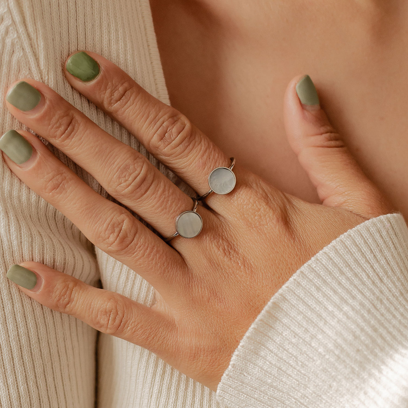 Anillo Delicado Piedra Lunar en Oro Rosa