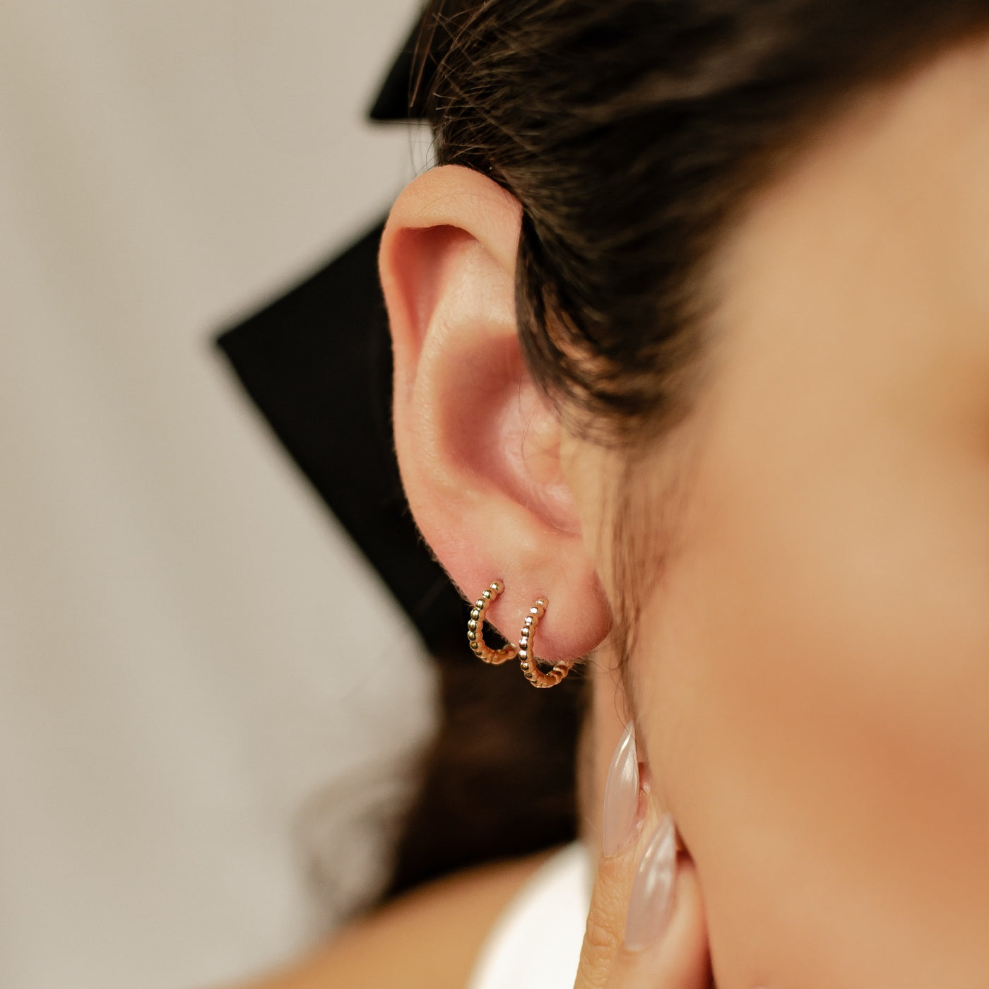 Pendientes Aro Beaded Destello en Oro Macizo 14K