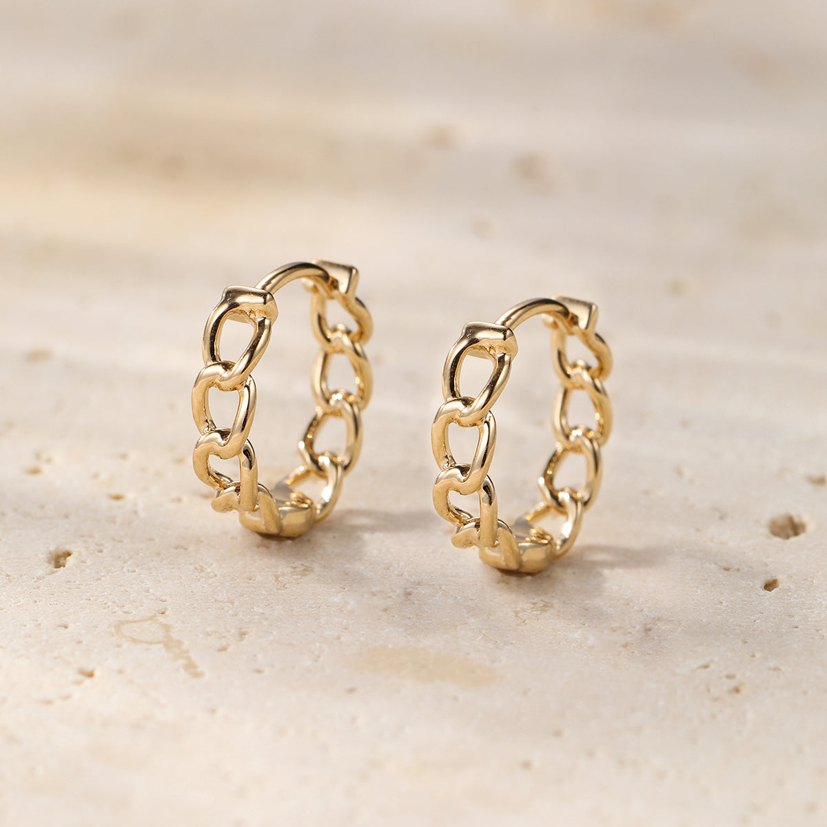 Pendientes Huggie Infinite Links Oro Macizo 14K 