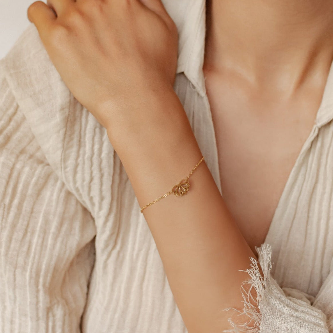 Lotus Bracelet Gold