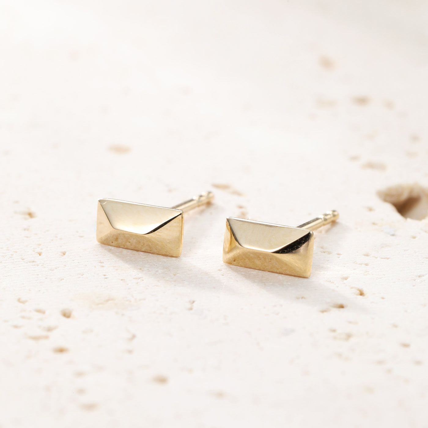 Luster Stud Earrings 14K Gold