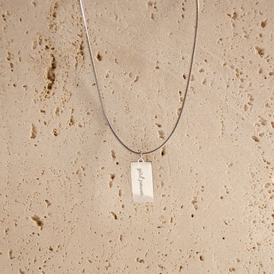 Collar de Colgante Rectangular en Plata