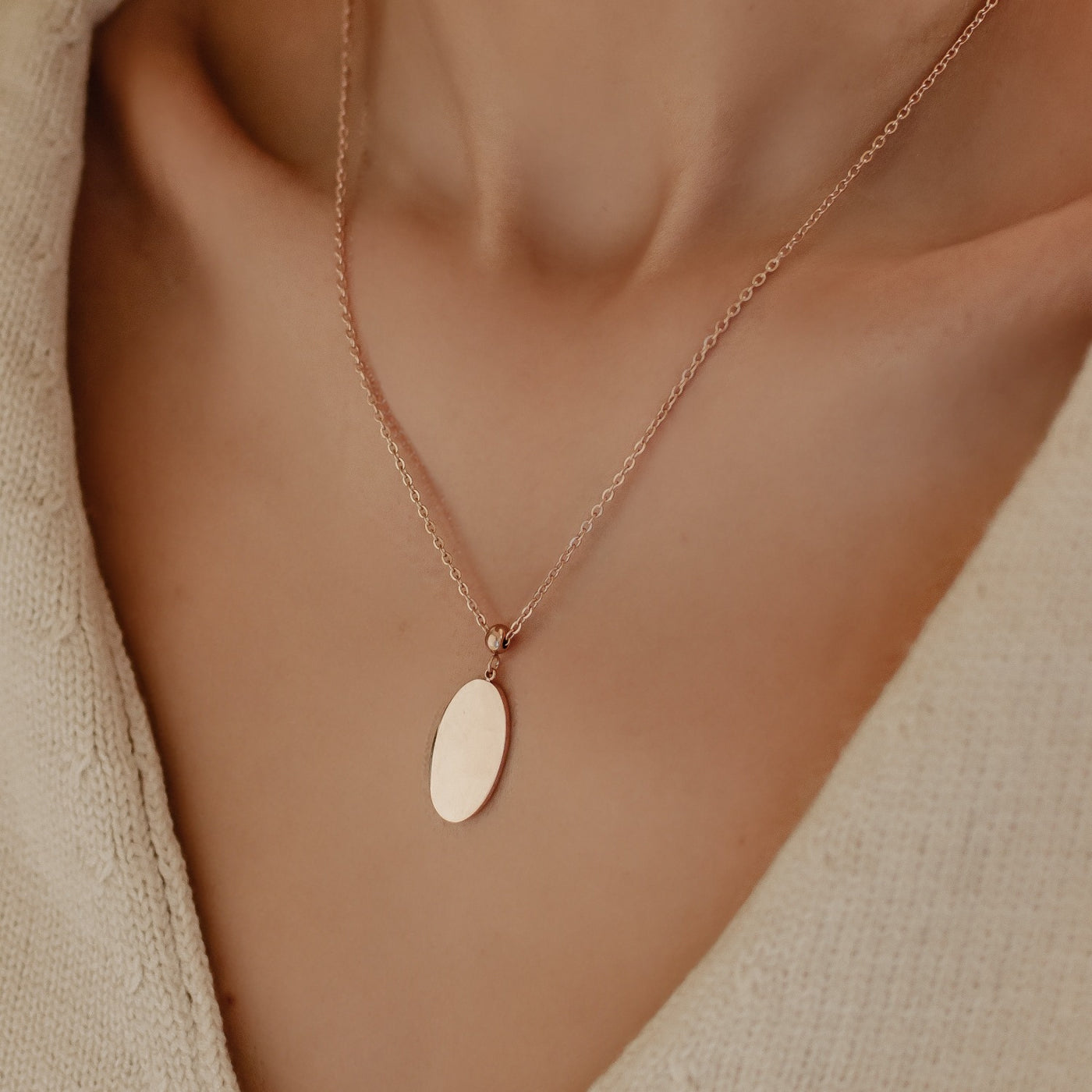 Shining Oval Pendant