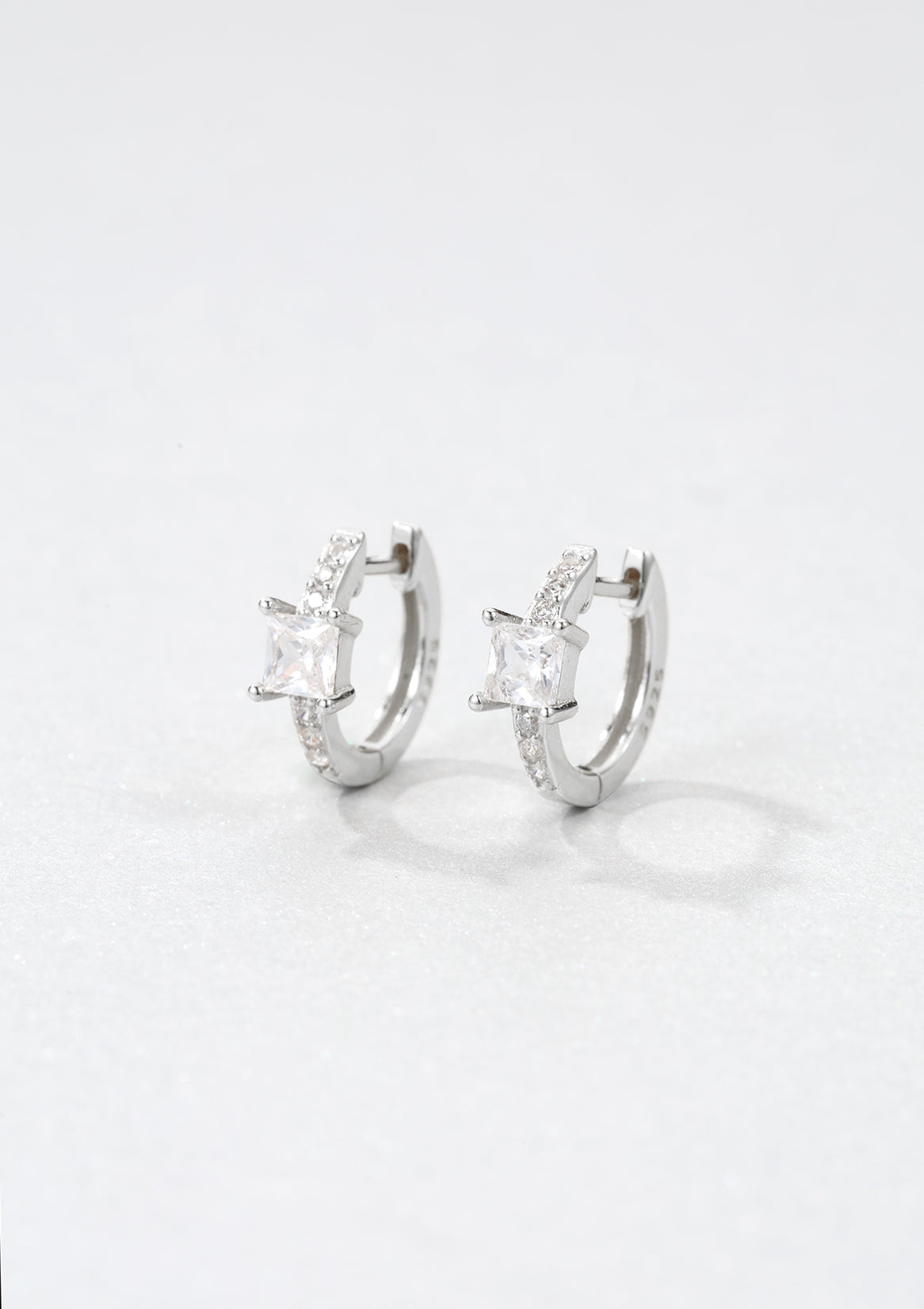 Boucles d'Oreilles Huggie Pierre Précieusse Carrée Sterling Argent