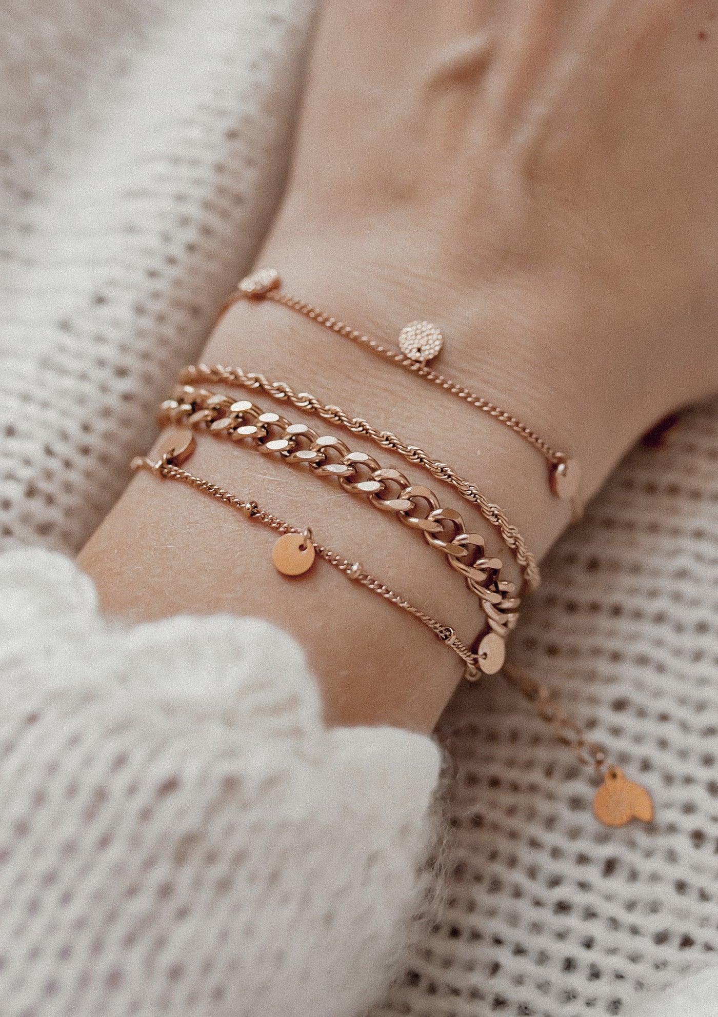 Armband Strukturierte Plättchen Anhänger in Rosegold