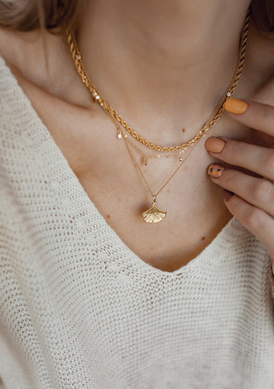 Thin Twist Chain Necklace Gold